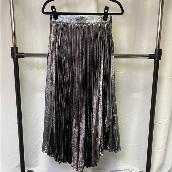 Banana Republic women’s pleated asymmetrical midi skirt Silver NWT size 2 - Picture 1 of 6